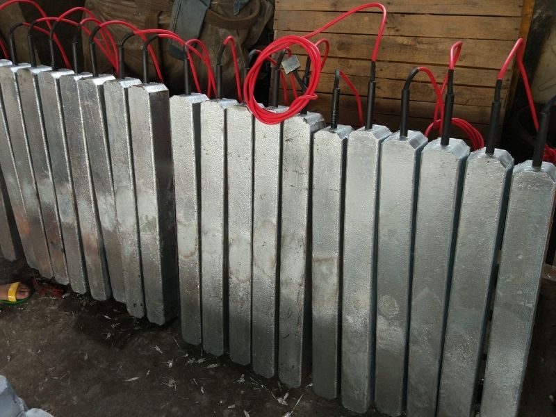 Elongated magnesium bar anode for long buried structures with cast-in core and cable