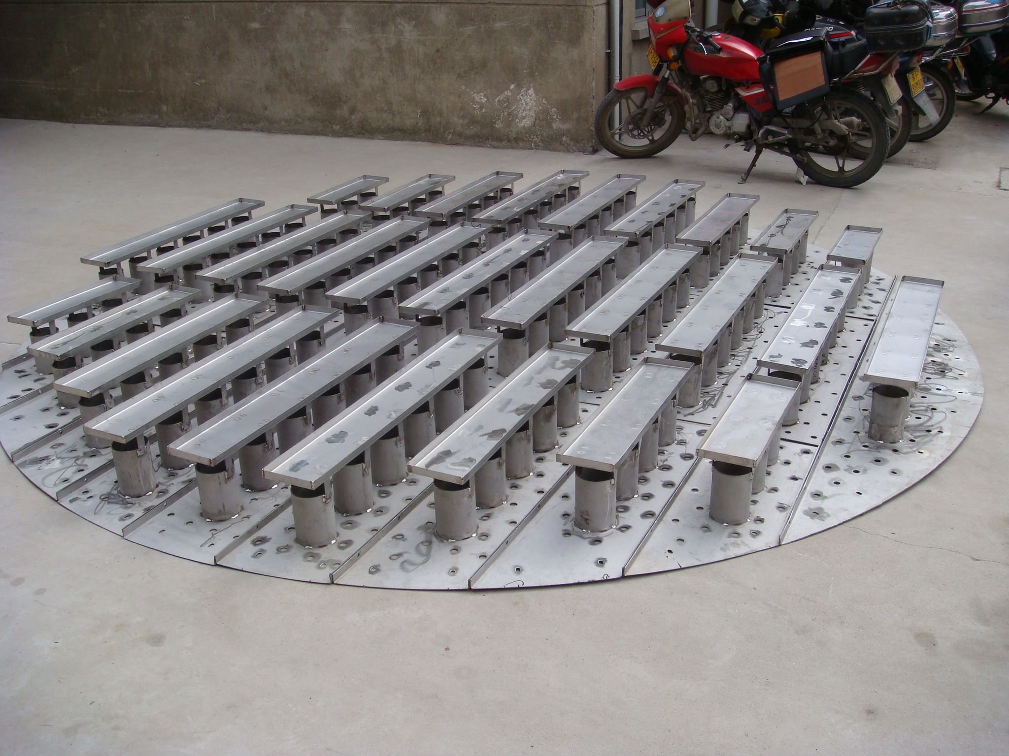 Liquid distributor for distillation column tower internals