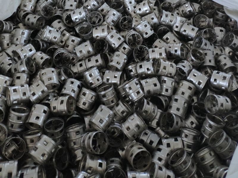 Metal improved Pall ring with additional internal fingers for higher capacity