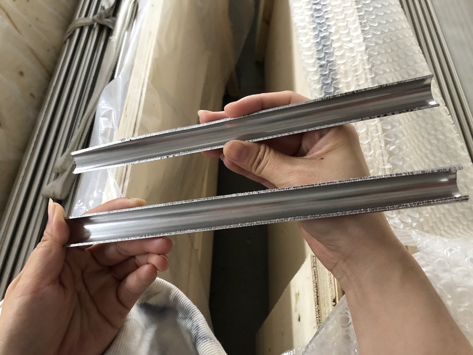 Internal surface finish of a stainless steel precision tube bore