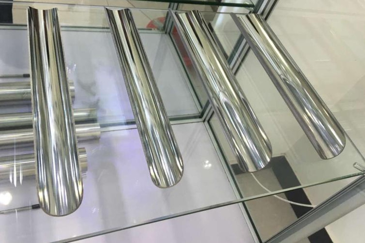 Bright-annealed and electropolished high-purity stainless tubes