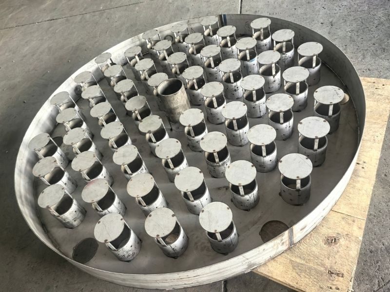 Tower internals — liquid distributor for distillation and absorption columns
