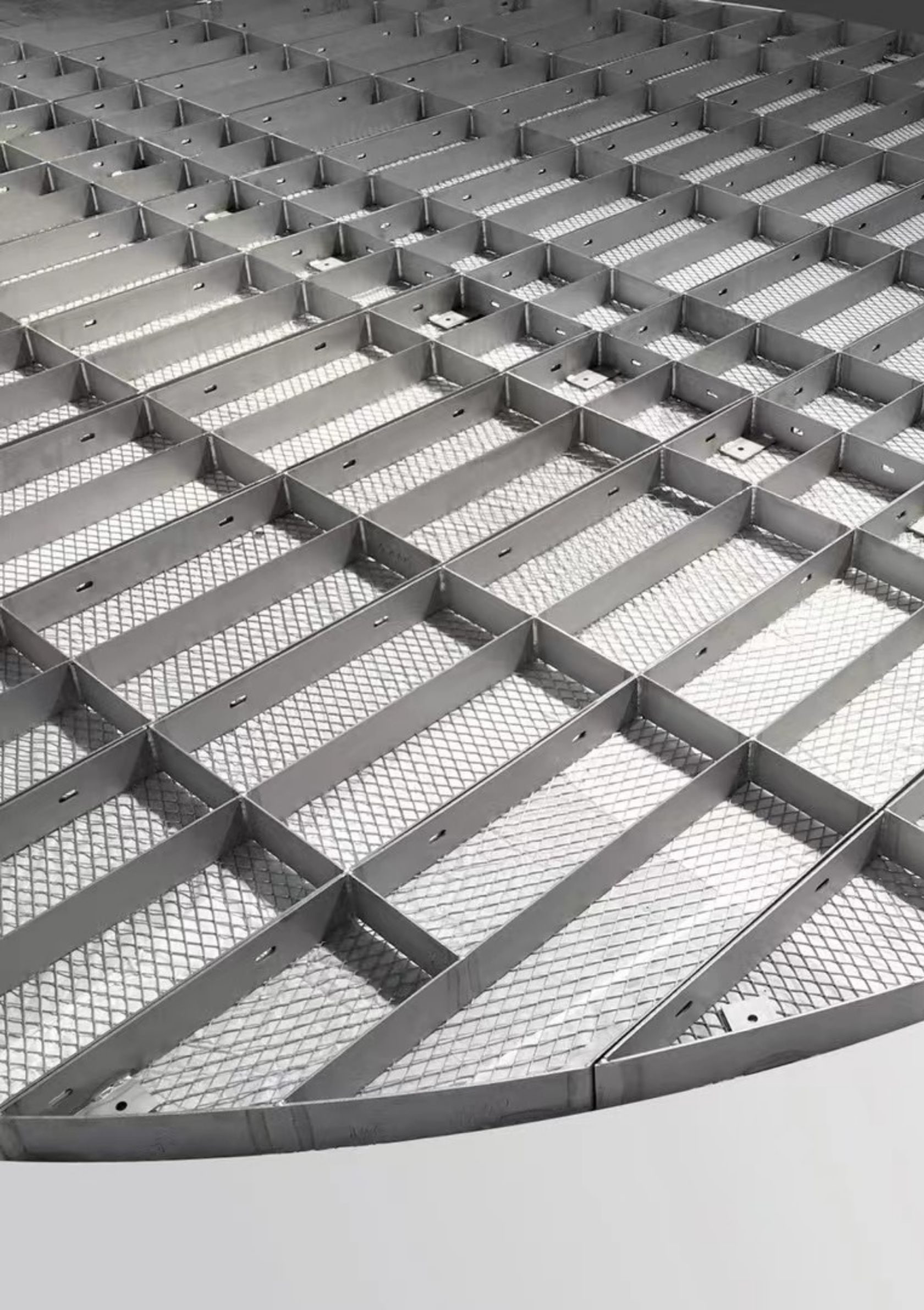 Packed column internals — packing support grid, distributors and demisters